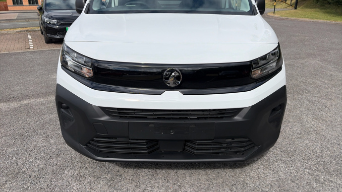 Vauxhall Combo Cargo Combo Diesel 1.5 Turbo D 100ps Prime Plus H1 Van - Image 21
